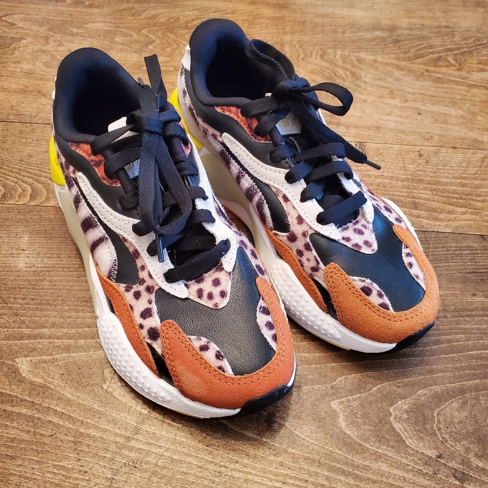 PUMA Women's Wildcats Black/Rust Running Shoes- Size 6